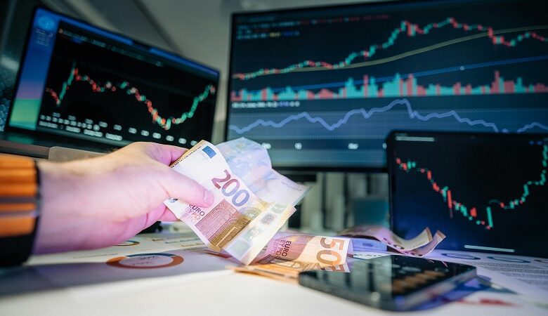 Advantages and Risks of Using a Forex Trading Bot